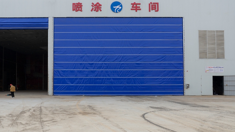 车间超宽抗风柔性门.jpg